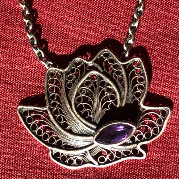 Lotus pendant with amethyst 925 - Picture 2 of 8